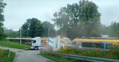 Groźny wypadek na przejeździe kolejowym w Małopolsce